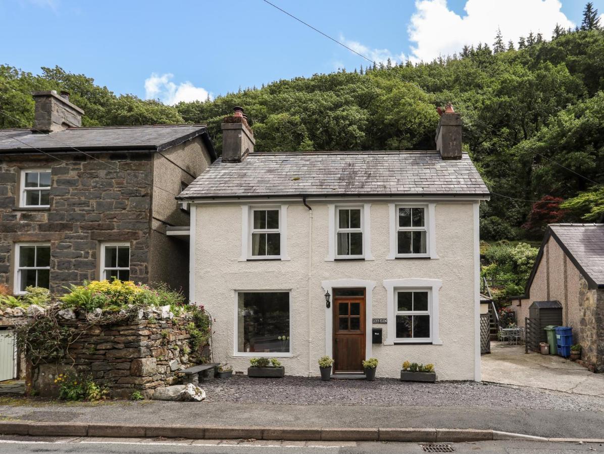Holiday home Llys Elen